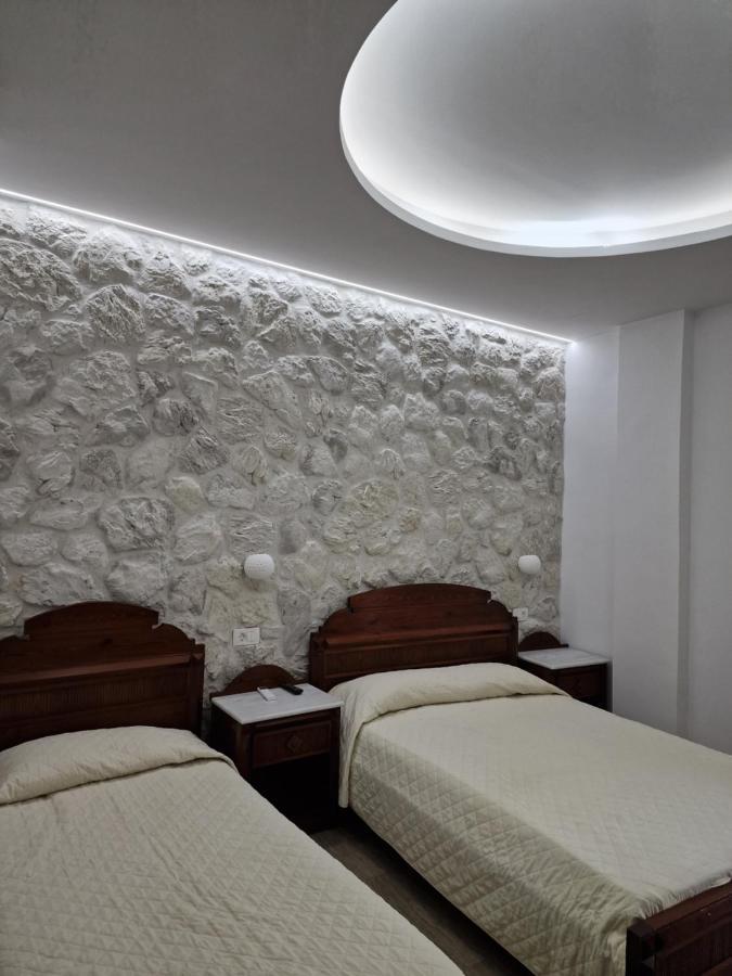 Emmanouela & Aparthotel 2*